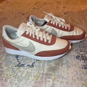 Nike Daybreak Waffle Sneaker Size 7.5